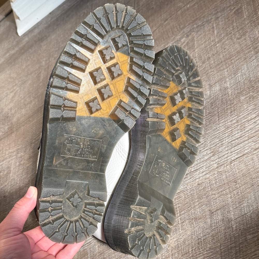 Dr. Martens Devon Heart Leather Platform Boots - Picture 14 of 15